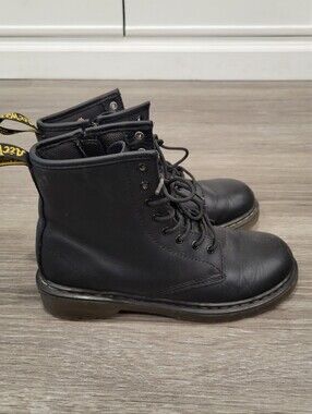 Dr. Martens Black Lace-Up Leather Streetwear Combat Boots Junior Size 4